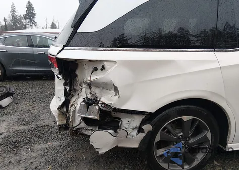 2022 Honda Odyssey Elite z USA, uszkodzony, nr VIN 5FNRL6H92NB066711